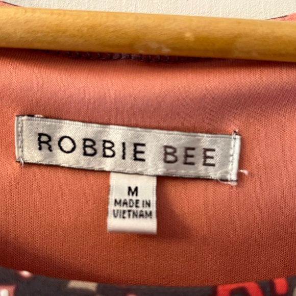 Sleeveless, Robbie Bee dress. Sz M, gray and coral geo print - Picture 4 of 6